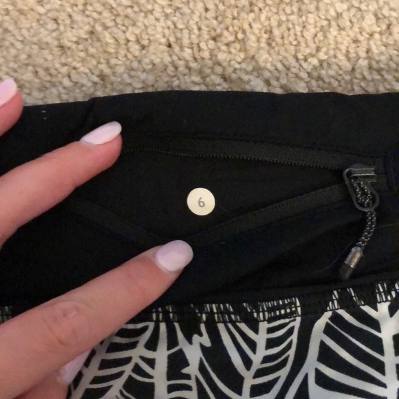 Lululemon shorts - Picture 3 of 4